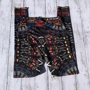 Line Leggings with geometric shapes